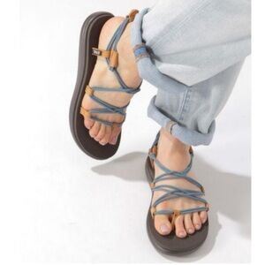 Reva women’s infinity sandals. Blue size 6